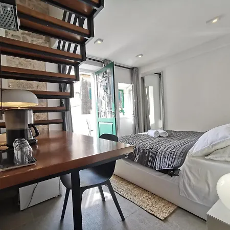 Fjaka Boutique 公寓