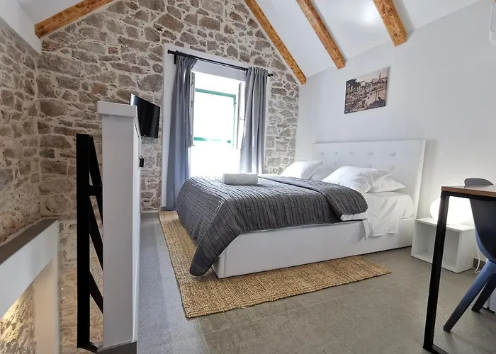 Fjaka Boutique * Split